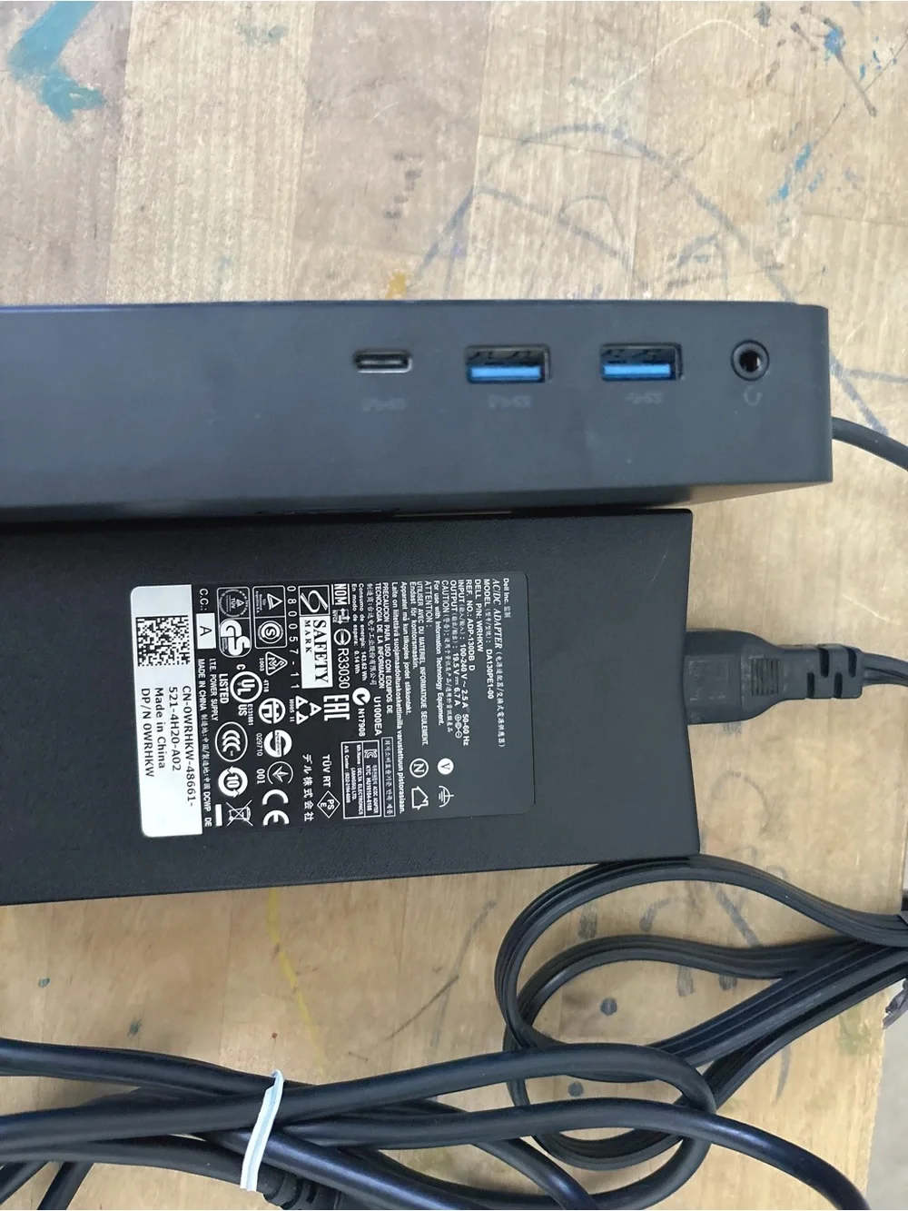Dell docking station D6000 with 130W power adapter charging cable DA130PE1-00
